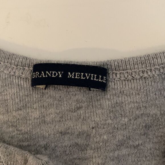 𝅺brandy Melville gray crop top V cut out at neckline short sleeves - Picture 11 of 13